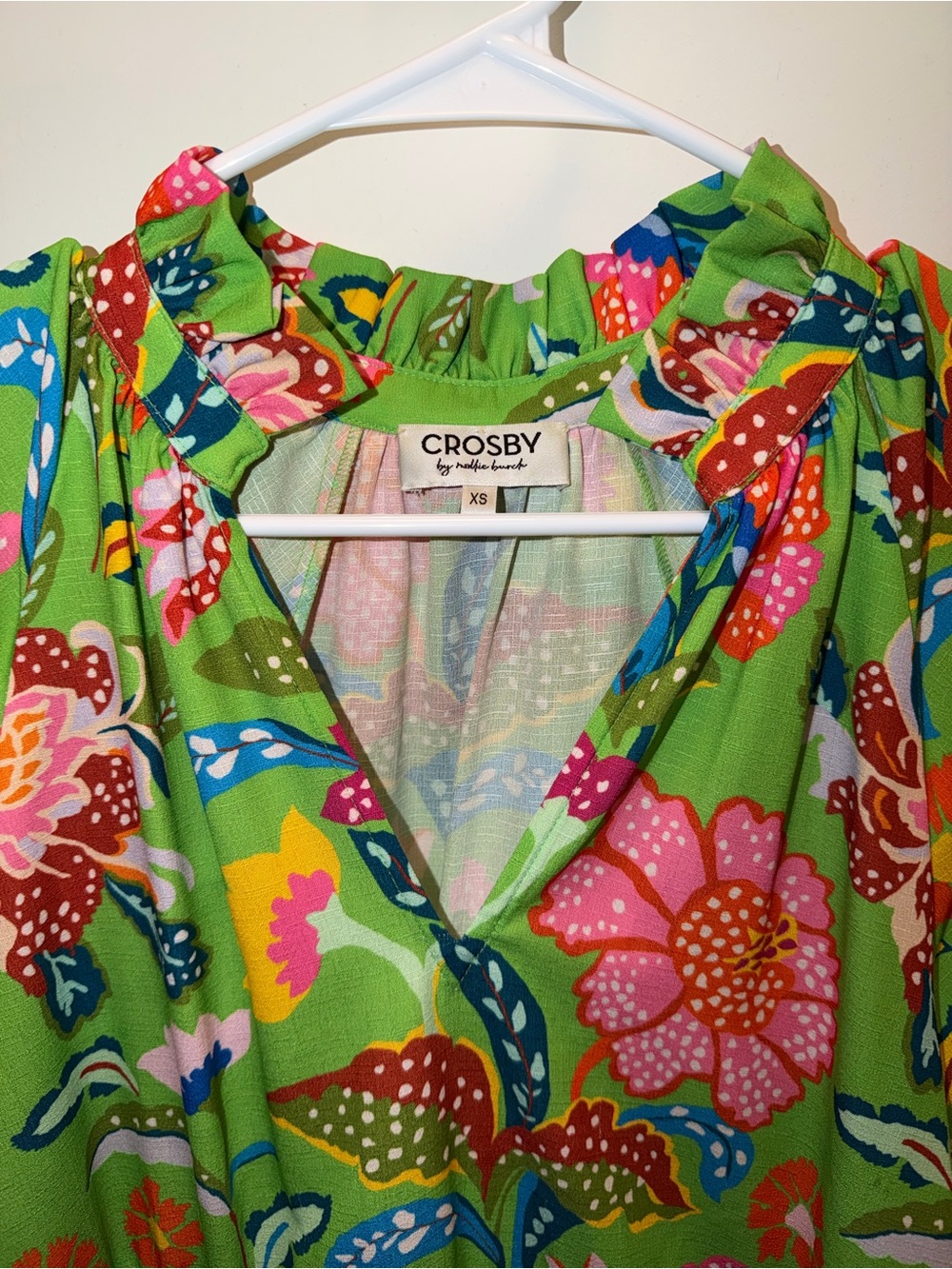 CROSBY by Mollie Burch Lime Green Floral V-Neck Midi Dress - Picture 4 of 5
